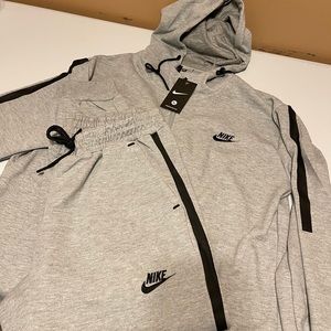 NIKE XL TRACKSUIT. NEW WITH TAGS